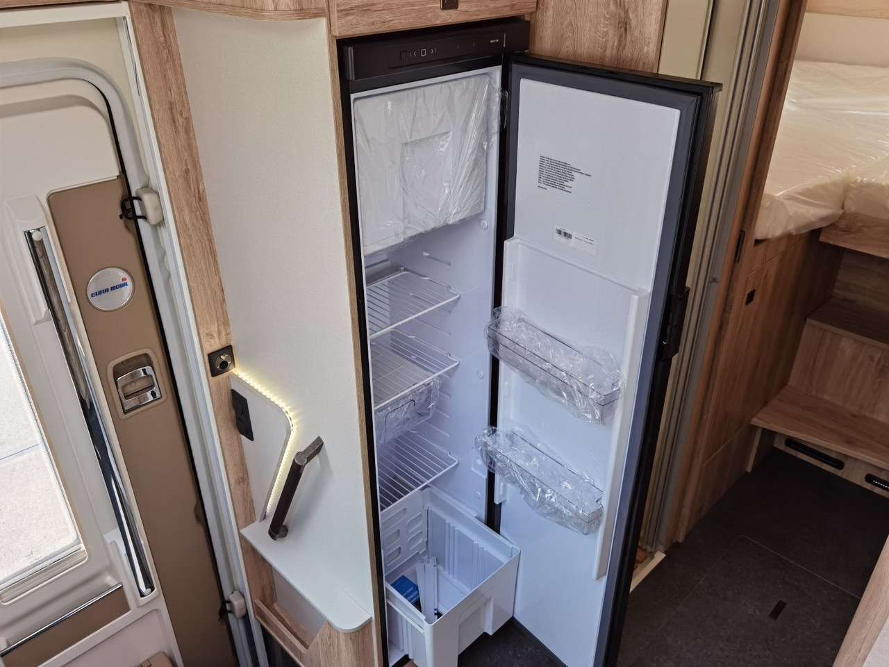 Integraal camper Eura Mobil INTEGRA LINE 720 EF - MOD. 2025 /180 PS/9G.AUTOM