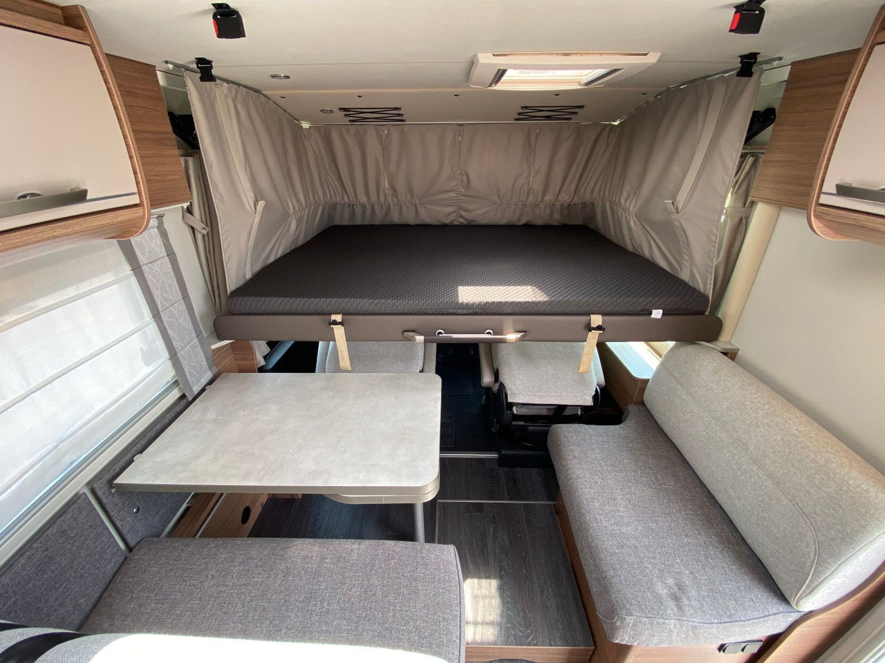 Integraal camper Knaus Live I 700 MEG,Automatik, Längsbetten