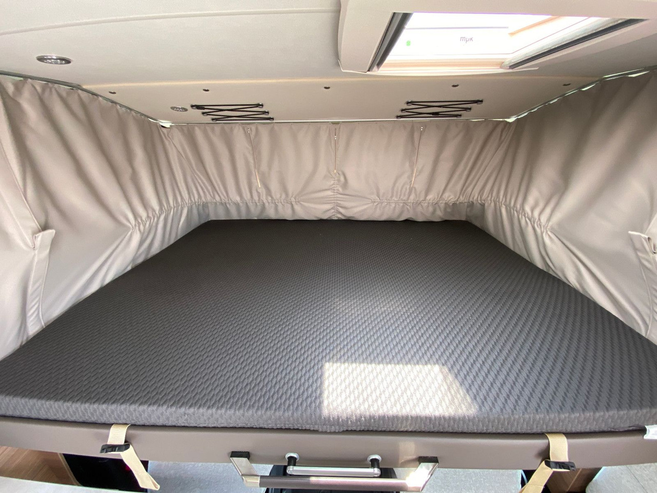 Integraal camper Knaus Live I 700 MEG,Automatik, Längsbetten