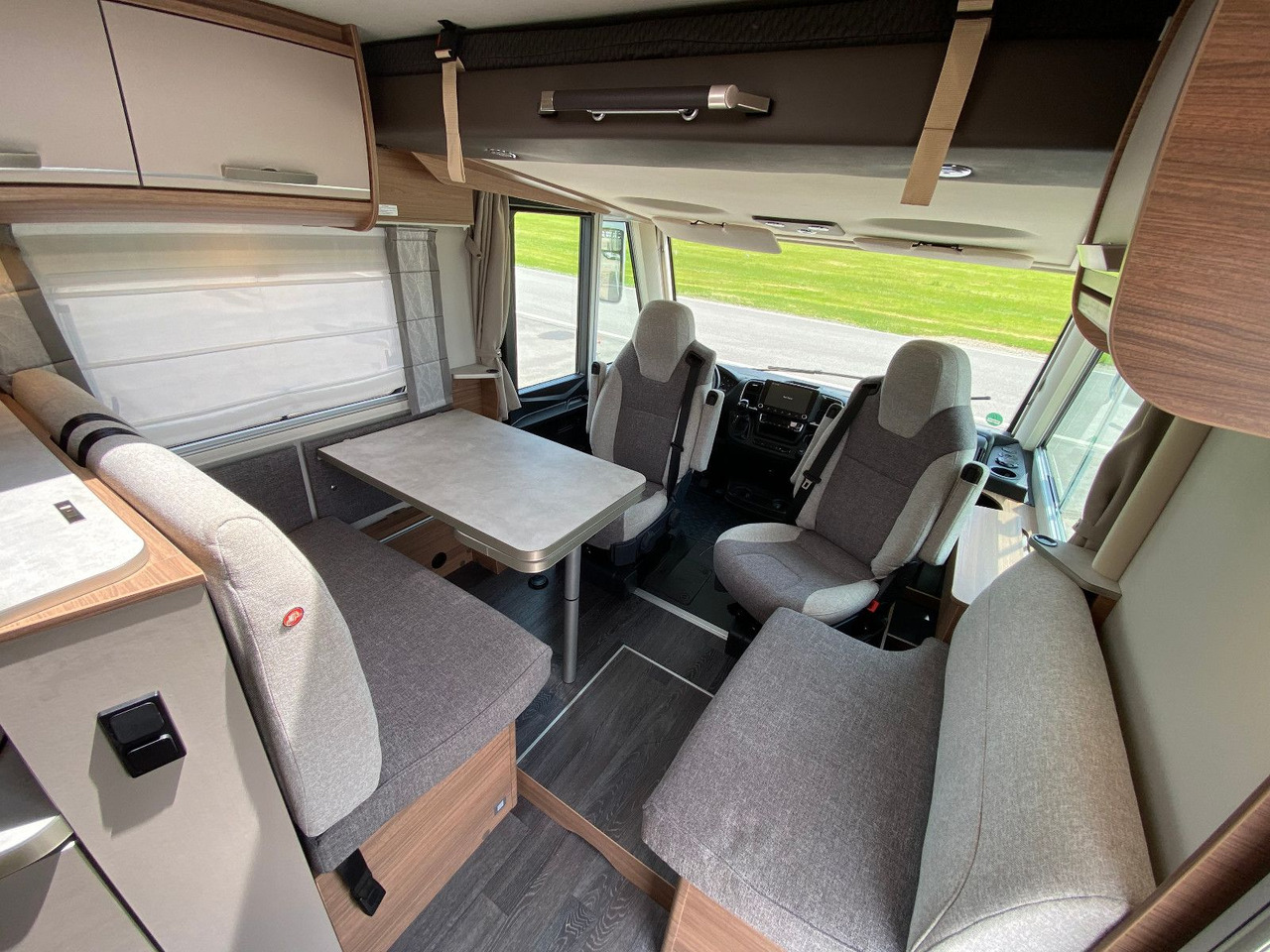Integraal camper Knaus Live I 700 MEG,Automatik, Längsbetten