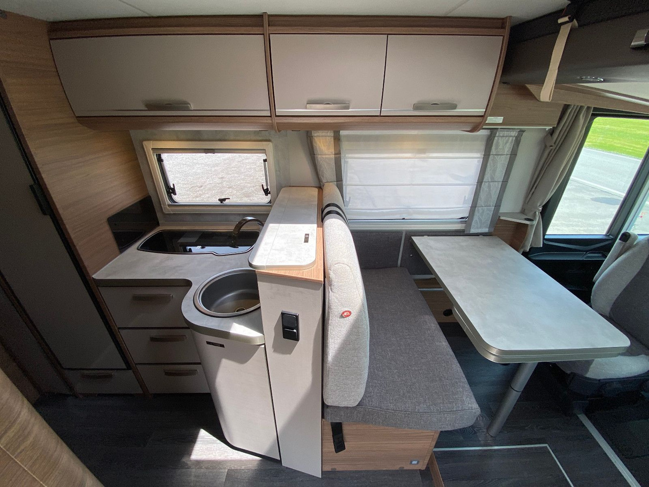 Integraal camper Knaus Live I 700 MEG,Automatik, Längsbetten