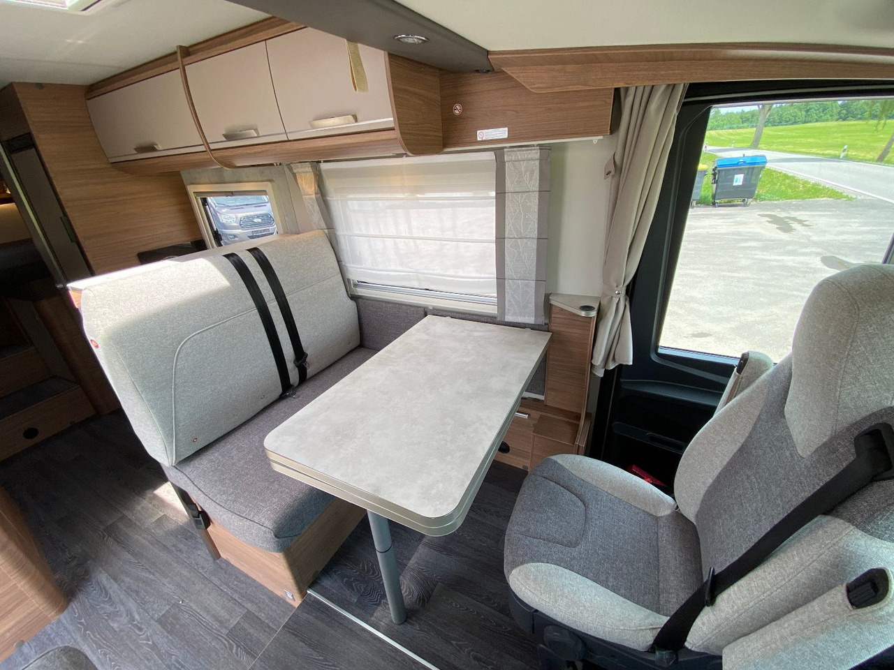 Integraal camper Knaus Live I 700 MEG,Automatik, Längsbetten