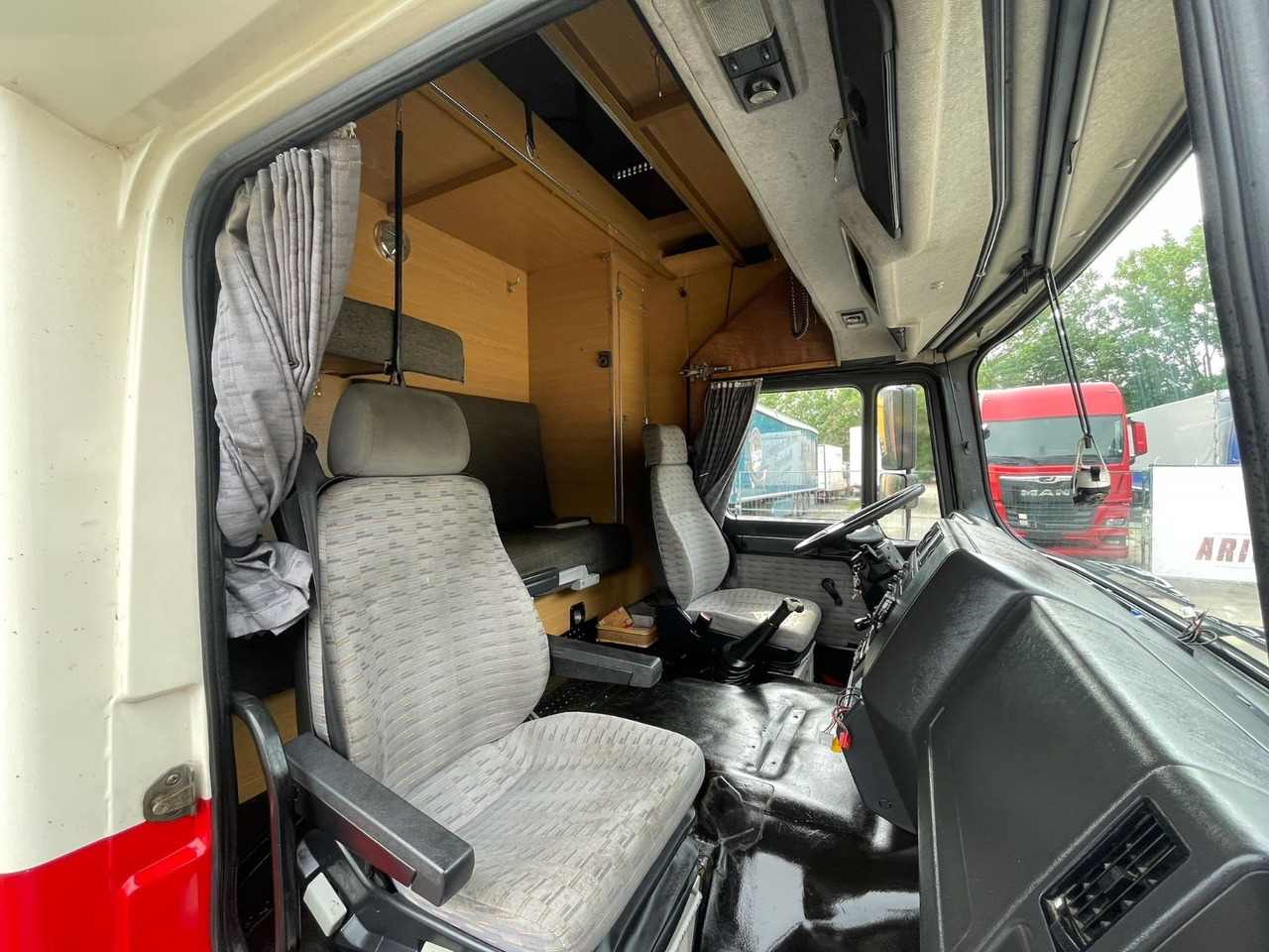 Camper MAN 18.264 M40 Wohnmobil/4xBett/AC/Standheizung/EU2