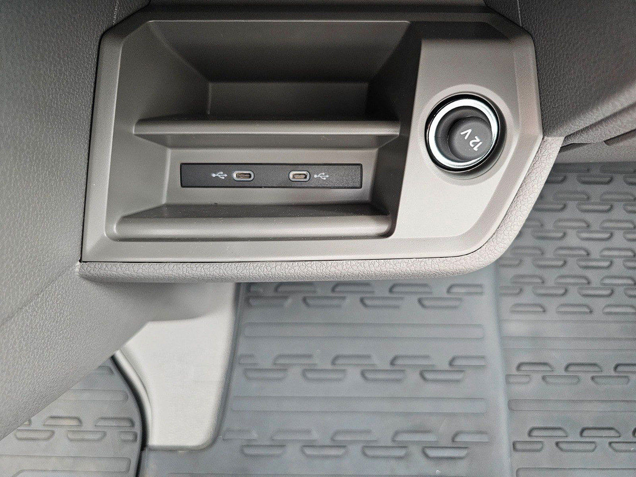 Camper Volkswagen Crafter Grand California 600 Solar LED AHK ACC