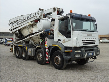 Betonpomp IVECO Trakker