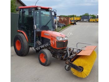 Gemeentelijke tractor Kubota B3030 w/sweeper: afbeelding 1