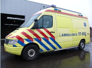 Mercedes-Benz Ambulance 312D - Gemeentelijke machine/ Speciaal