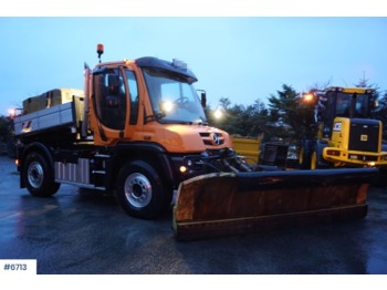 Gemeentelijke machine/ Speciaal Mercedes Unimog: afbeelding 1