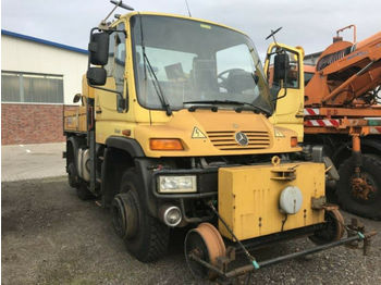 Gemeentelijke machine/ Speciaal Unimog U 400 Road and Rail: afbeelding 1