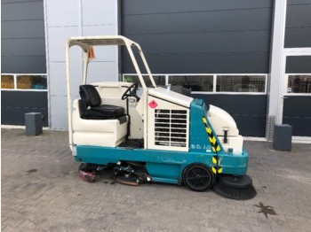 Veegmachine TENNANT 8210 veeg/schrobmachine