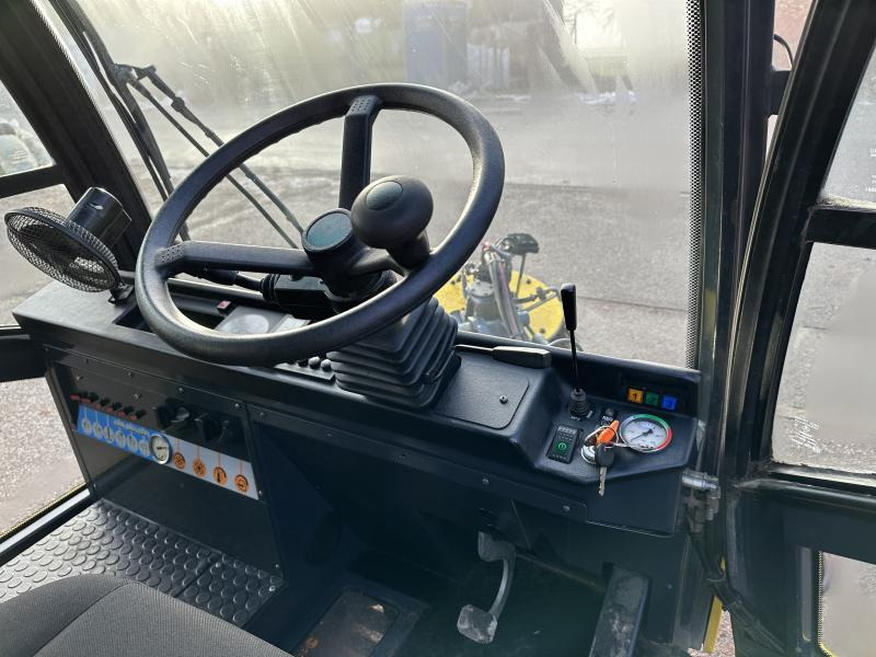 Veegwagen AEBI MATEC MFH 2500 Kehrmaschine Klima 3 Besen