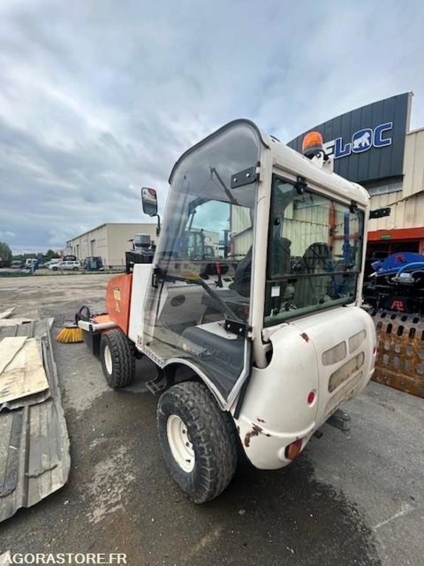 Veegwagen BALAYEUSE/RAMASSEUSE AUSA BD202HL 2015 212 HEURES