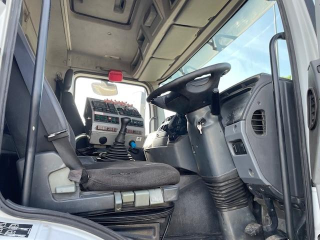 Veegwagen Mercedes Axor 1829