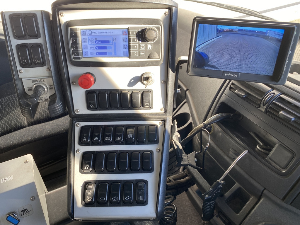 Veegwagen Mercedes-Benz 1323 LKO Atego