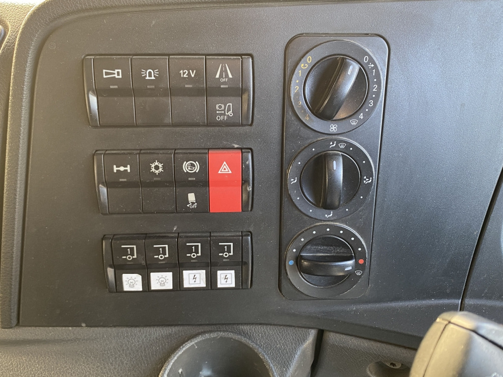 Veegwagen Mercedes-Benz 1323 LKO Atego