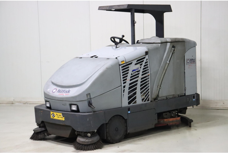 Veegwagen Nilfisk CR1200