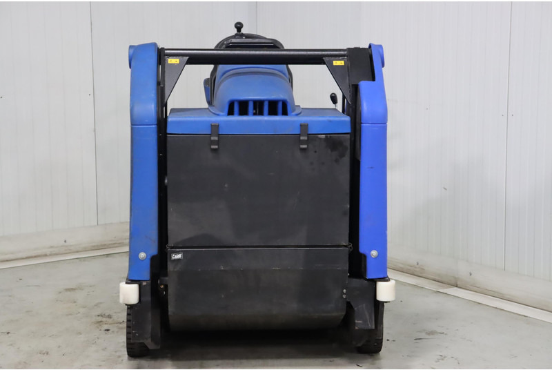 Veegwagen Nilfisk Floortec R680B