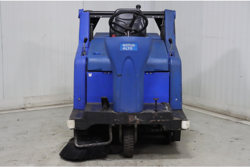 Veegwagen Nilfisk Floortec R680B