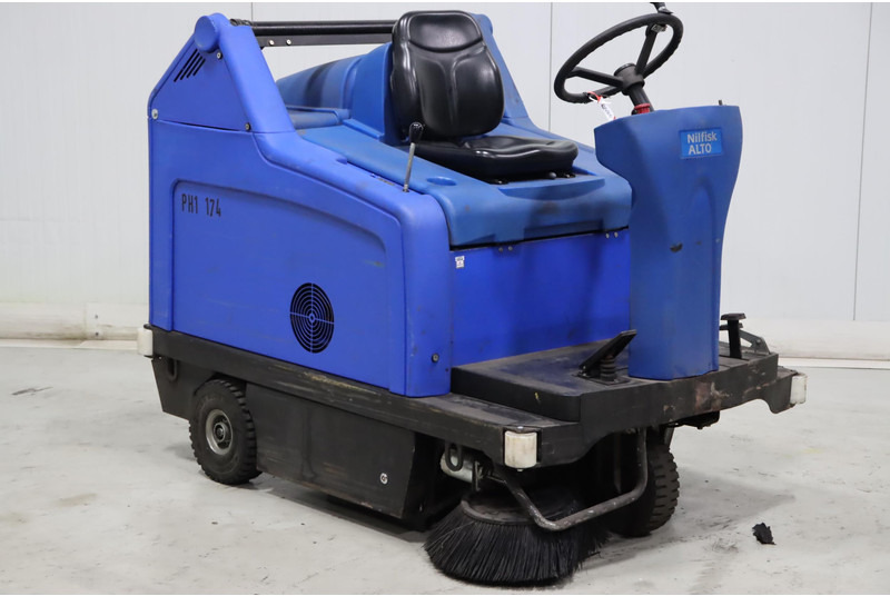 Veegwagen Nilfisk Floortec R680B