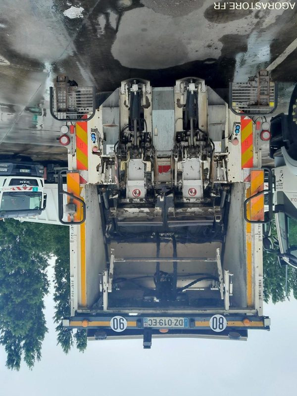 Vuilniswagen BOM 26T IVECO GNV (6400-VPIDF-66ICAM571X)