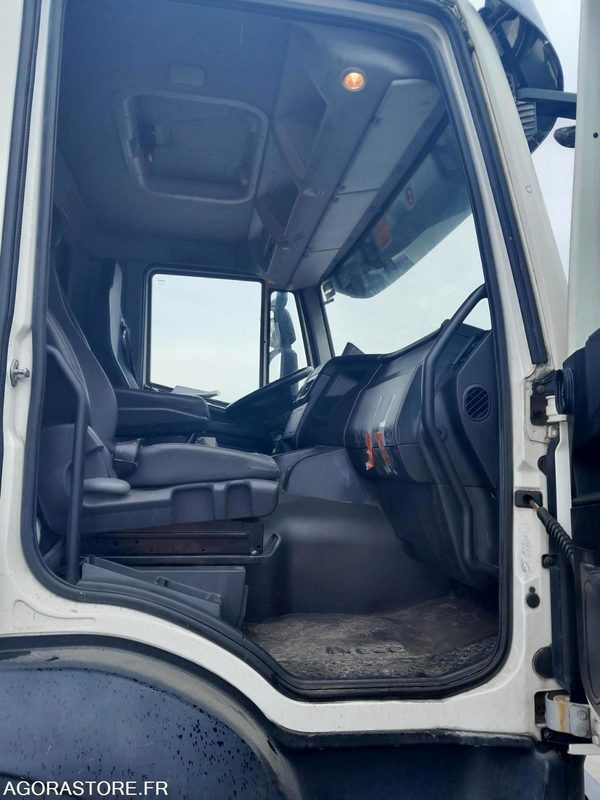 Vuilniswagen BOM 26T IVECO GNV (6400-VPIDF-66ICAM571X)