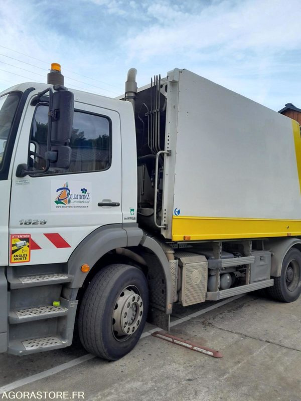 Vuilniswagen BOM MERCEDES AXOR 267385 kms 2009
