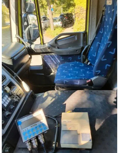 Vuilniswagen Iveco 260S 42 WAAGE 5 m³ Zöller Medium XXL 24 Umleerer