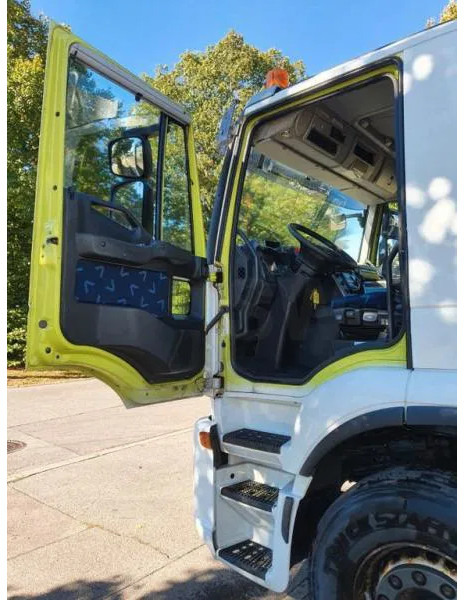 Vuilniswagen Iveco 260S 42 WAAGE 5 m³ Zöller Medium XXL 24 Umleerer