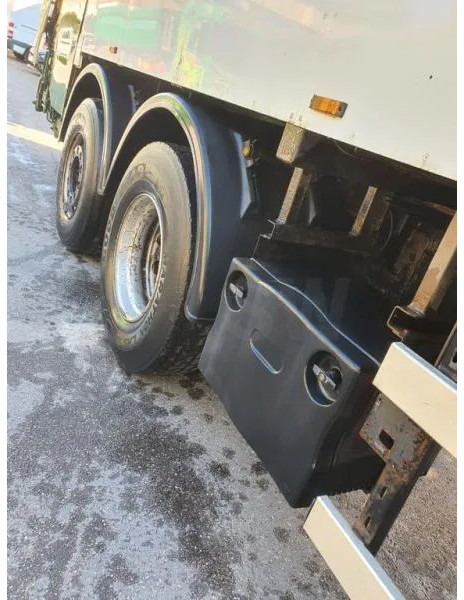 Vuilniswagen Iveco 260S 42 WAAGE 5 m³ Zöller Medium XXL 24 Umleerer