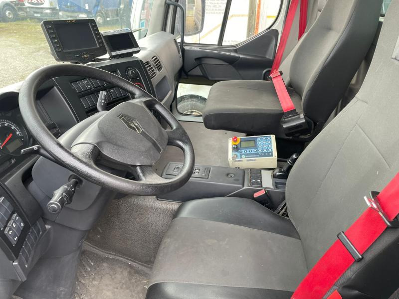 Vuilniswagen Renault D-Series 19 Wide