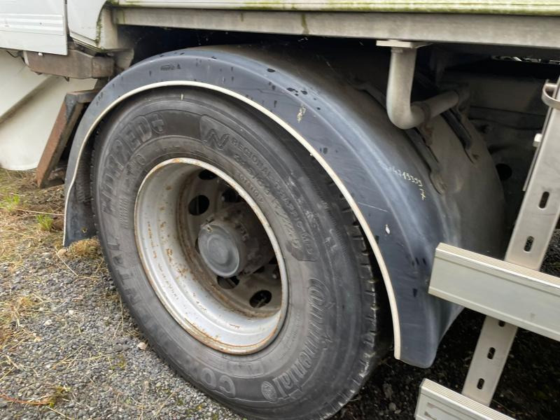 Vuilniswagen Renault D-Series 19 Wide