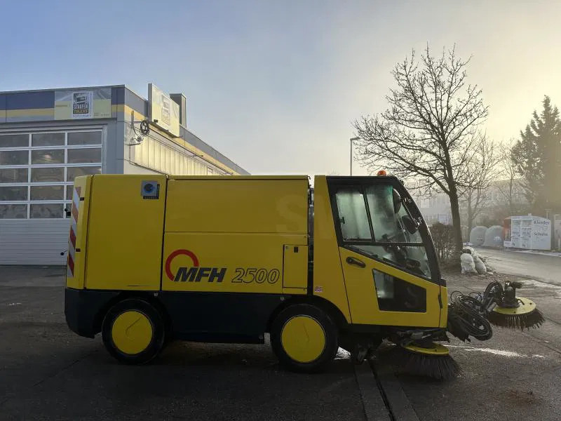 Industriële veegmachine Diversen MFH 2500 Kehrmaschine Klima 3 Besen AEBI MATEC MFH 2500 Kehrmaschine Klima 3 Besen