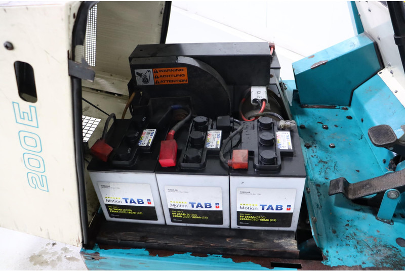 Industriële veegmachine TENNANT 200E