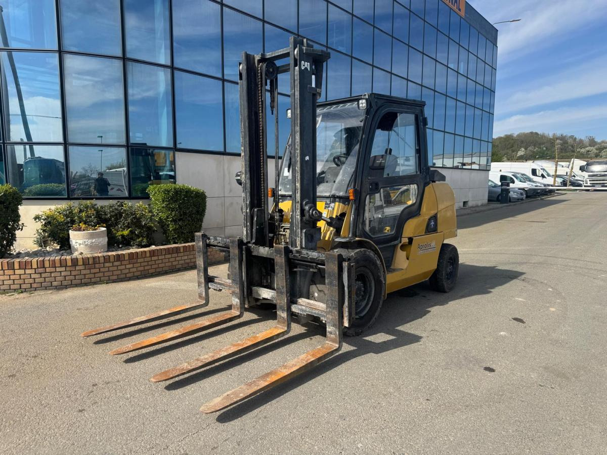 Diesel heftruck Caterpillar DP45NT