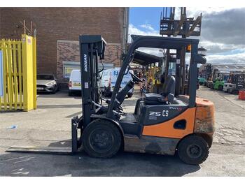 Diesel heftruck Doosan D25S-5