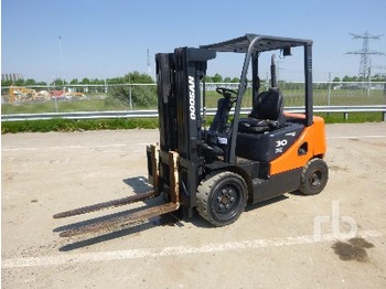 Doosan D30S-5 - Heftruck