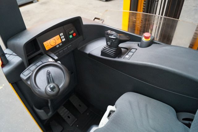 Reach truck Jungheinrich ETV216