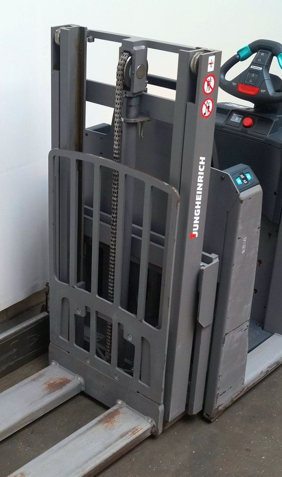 Stapelaar Jungheinrich ECD320