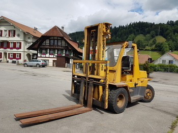 Vierwielige vorkheftruck CATERPILLAR Caterpilar 6 Ton