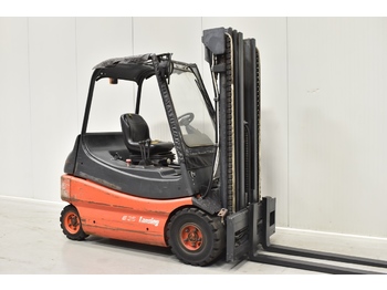Vierwielige vorkheftruck LINDE E 25