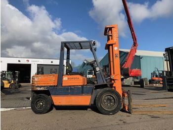 Vierwielige vorkheftruck Toyota 02-5FD40