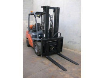 Vierwielige vorkheftruck Toyota 02-8FGF30