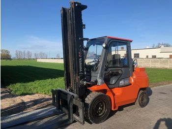 Vierwielige vorkheftruck Toyota 7FG45