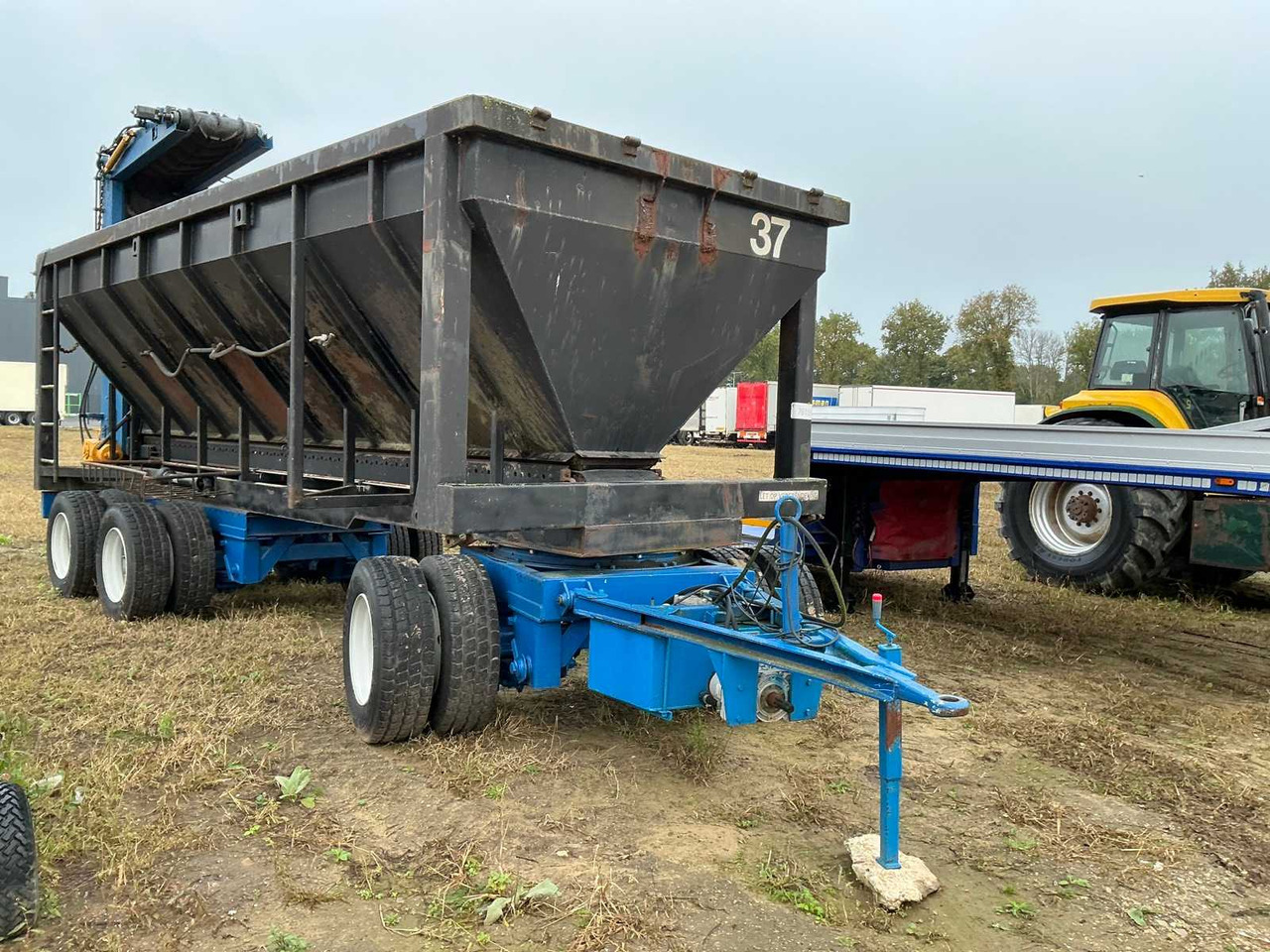 Landbouwmachine Bunker trailer with elevator belt