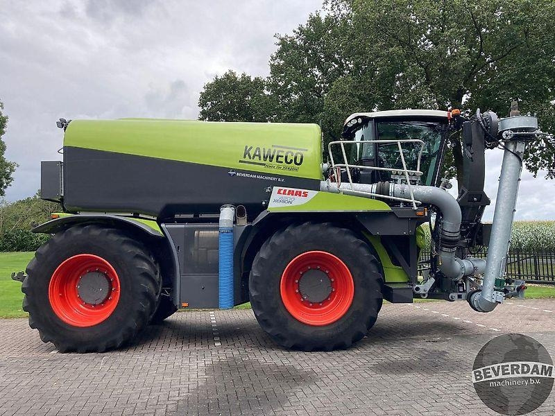 Landbouwmachine Claas Xerion 4200 & Kaweco Saddle Trac 16m3