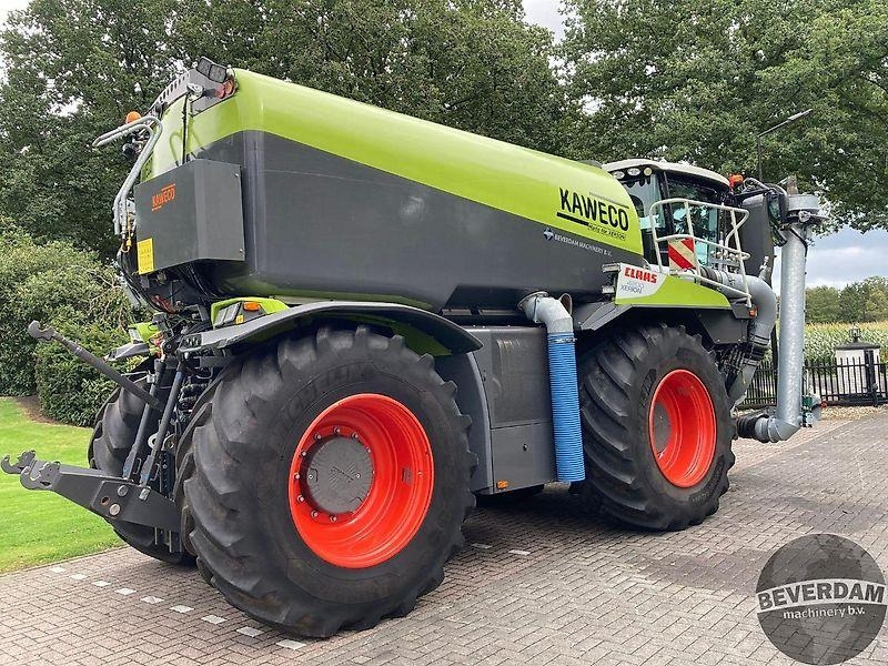 Landbouwmachine Claas Xerion 4200 & Kaweco Saddle Trac 16m3