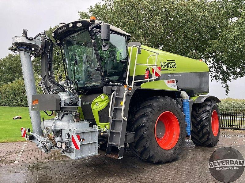 Landbouwmachine Claas Xerion 4200 & Kaweco Saddle Trac 16m3