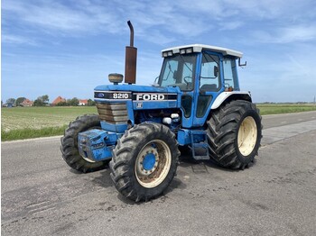 Tractor Ford 8210: afbeelding 1