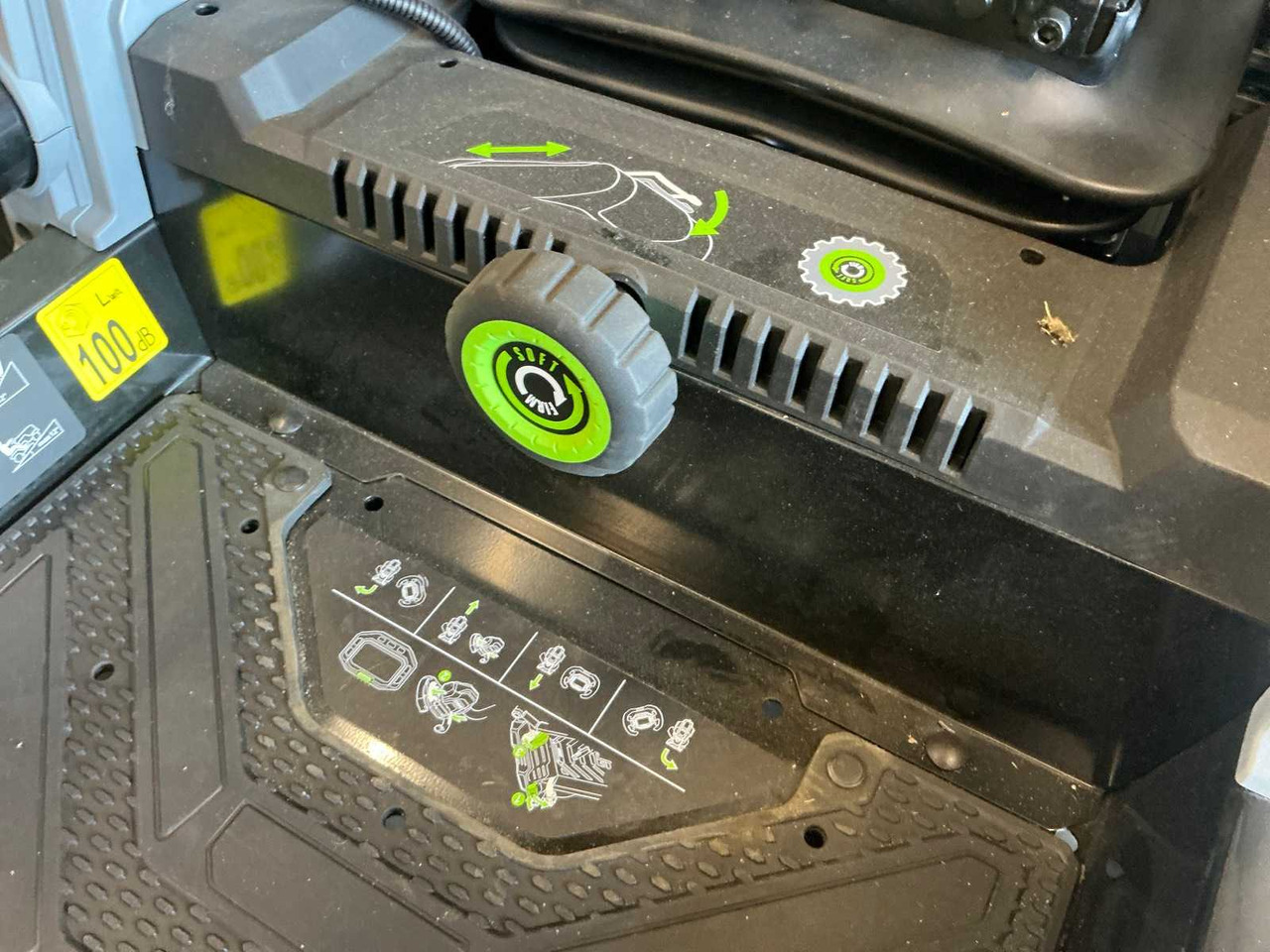 Gazonmaaier EGO ZT4200E-S