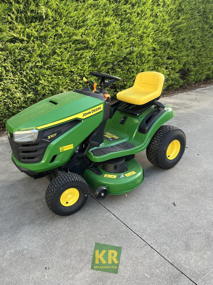 Gazonmaaier John Deere X107